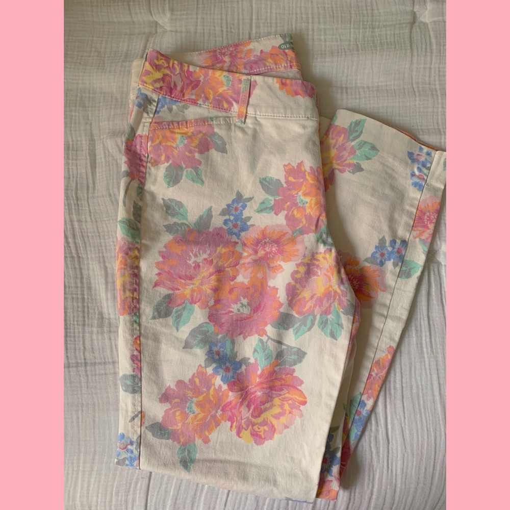 size 6 floral pixie pants from Old Navy 🌸💐